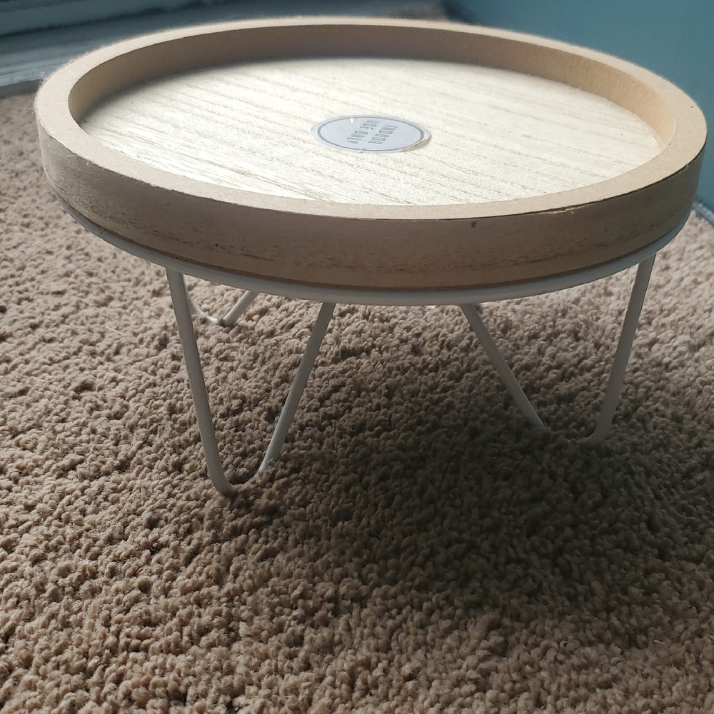 Round Wooden Tray with Metal Stand